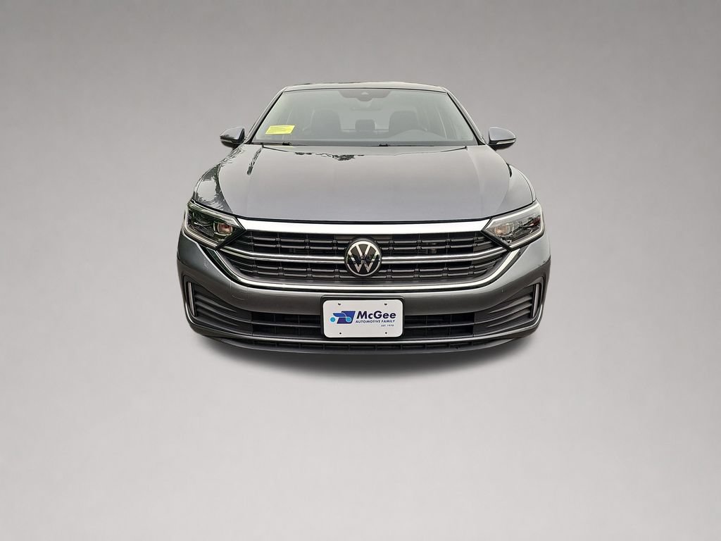 Used 2024 Volkswagen Jetta SEL FWD image 9