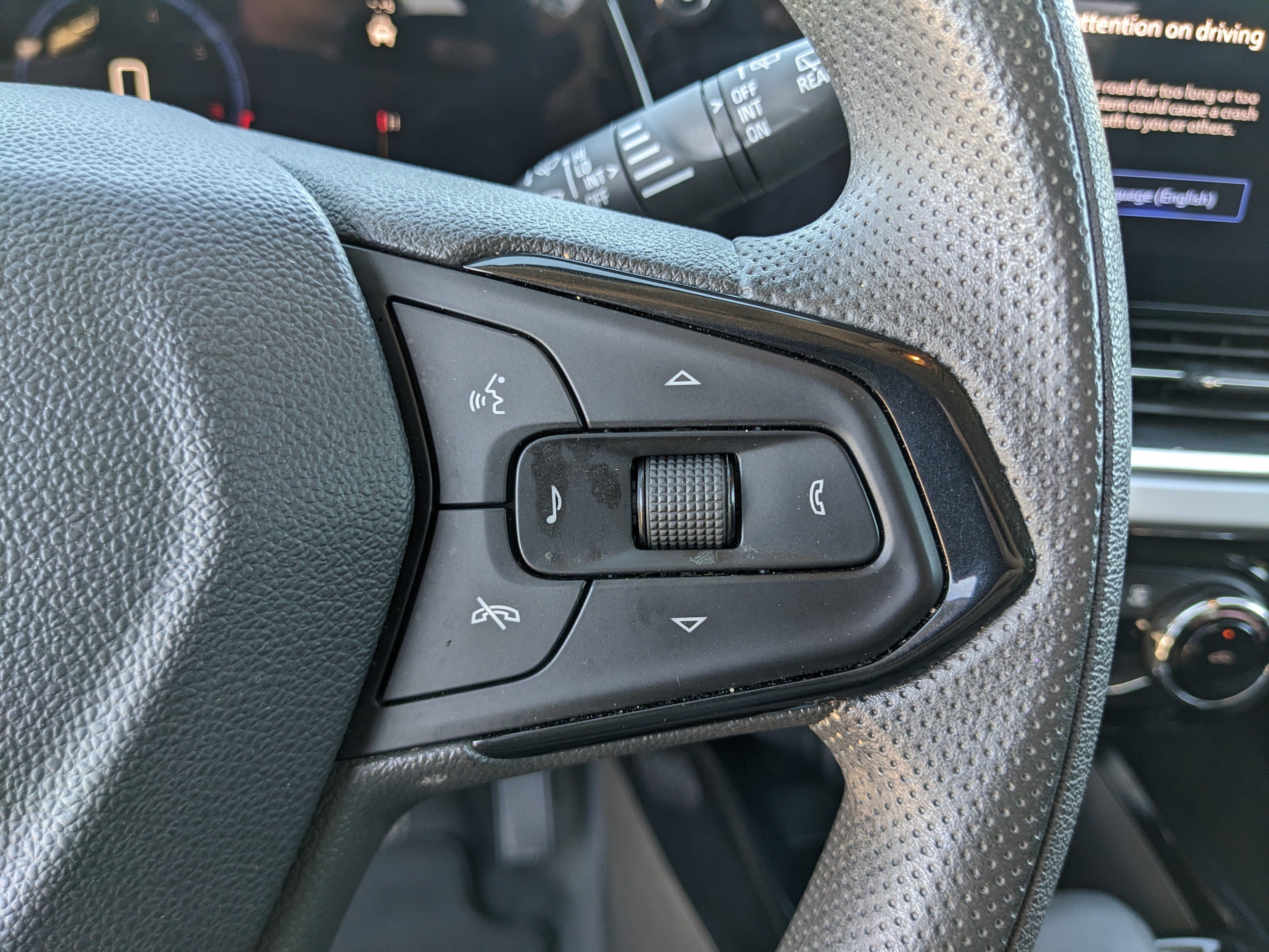 Used 2025 Chevrolet Trax LT FWD image 34