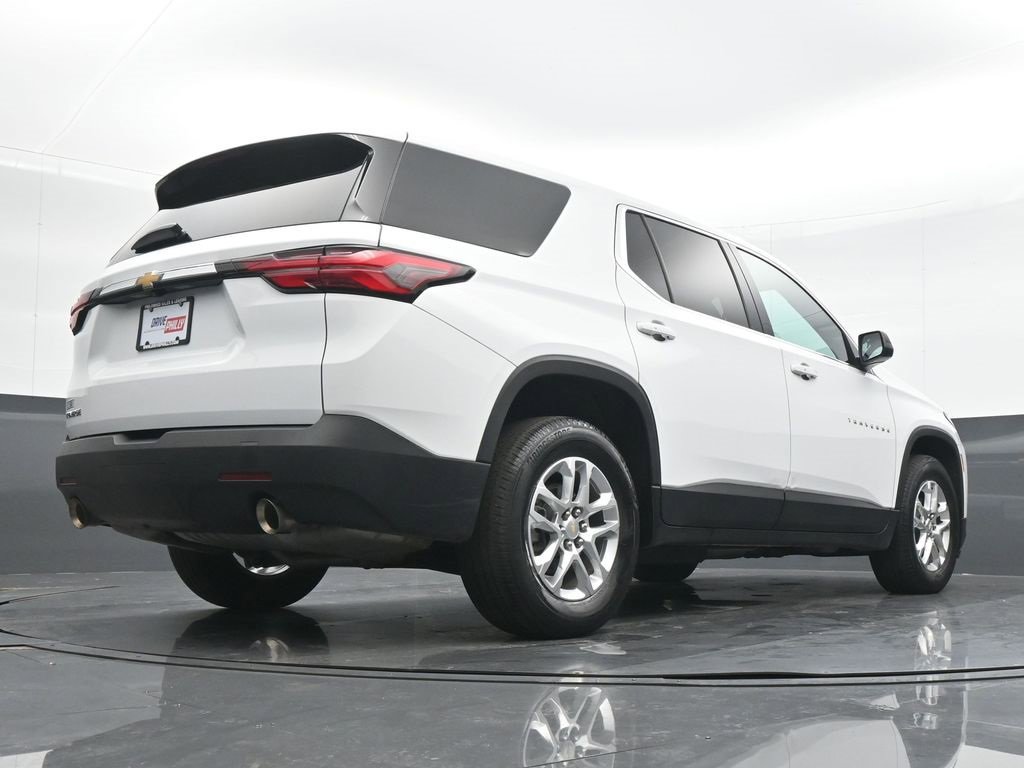 Used 2023 Chevrolet Traverse LS image 21