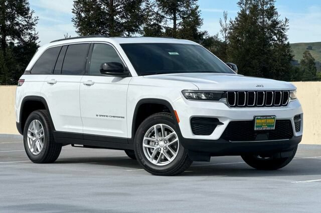 New 2026 Jeep Grand Cherokee Laredo X AWD/4WD image 2