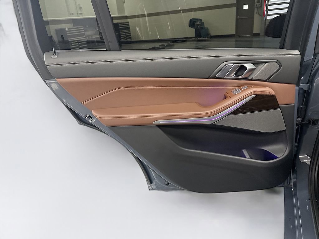 Certified 2024 BMW X7 xDrive40i w/ Premium Package image 25