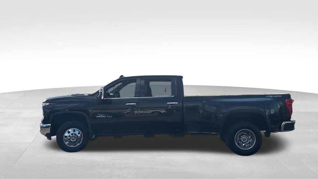 Used 2025 Chevrolet Silverado 3500 LTZ image 4