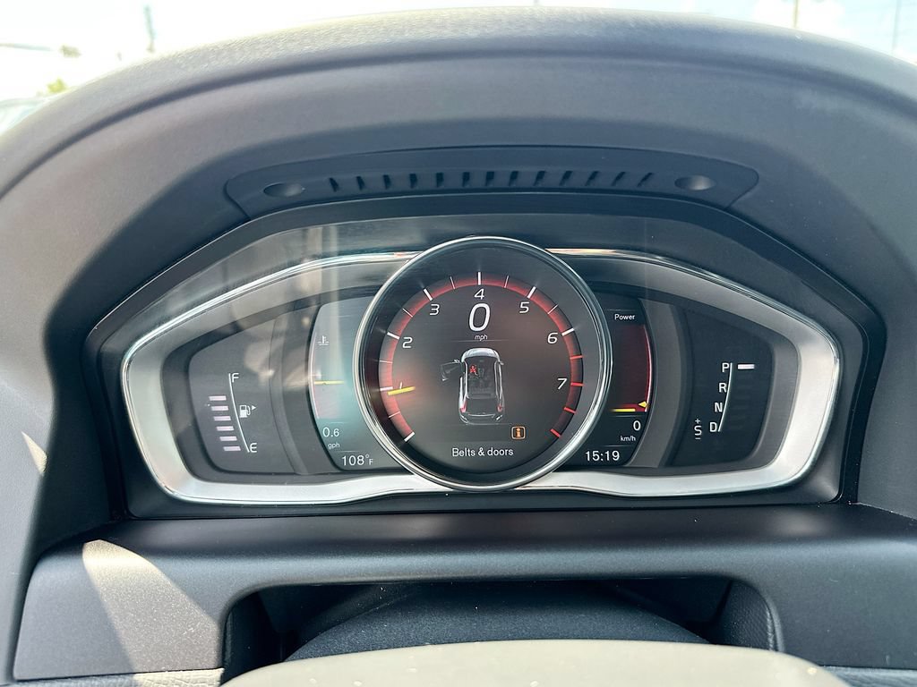 Used 2017 Volvo XC60 T5 Dynamic w/ Preferred Option Package FWD image 12