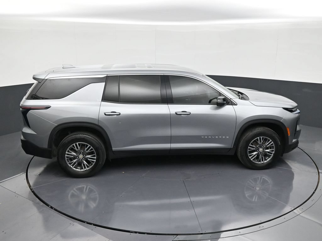 Used 2024 Chevrolet Traverse LS FWD image 17
