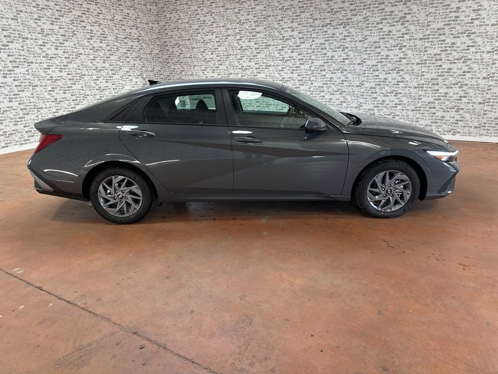 New 2026 Hyundai Elantra Blue image 8