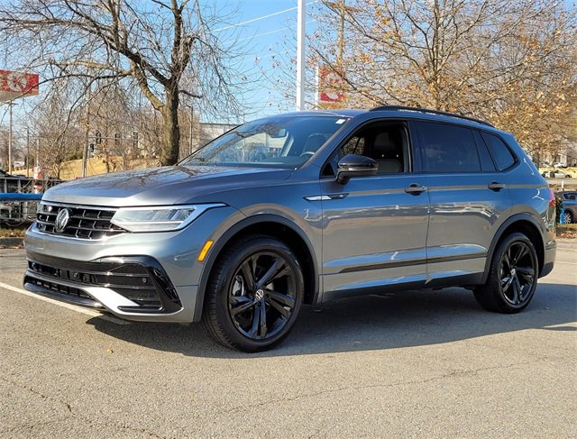 Used 2024 Volkswagen Tiguan SE R-Line image 4