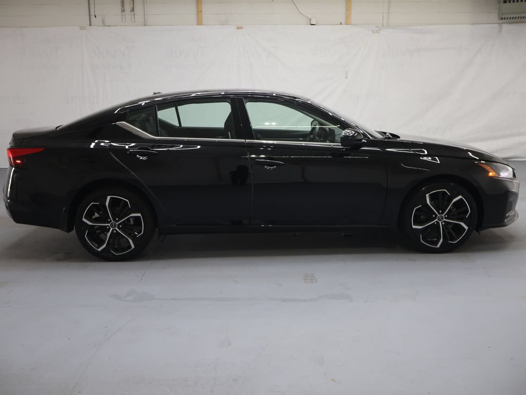 Used 2024 Nissan Altima 2.5 SR w/ SR Premium Package AWD/4WD image 8