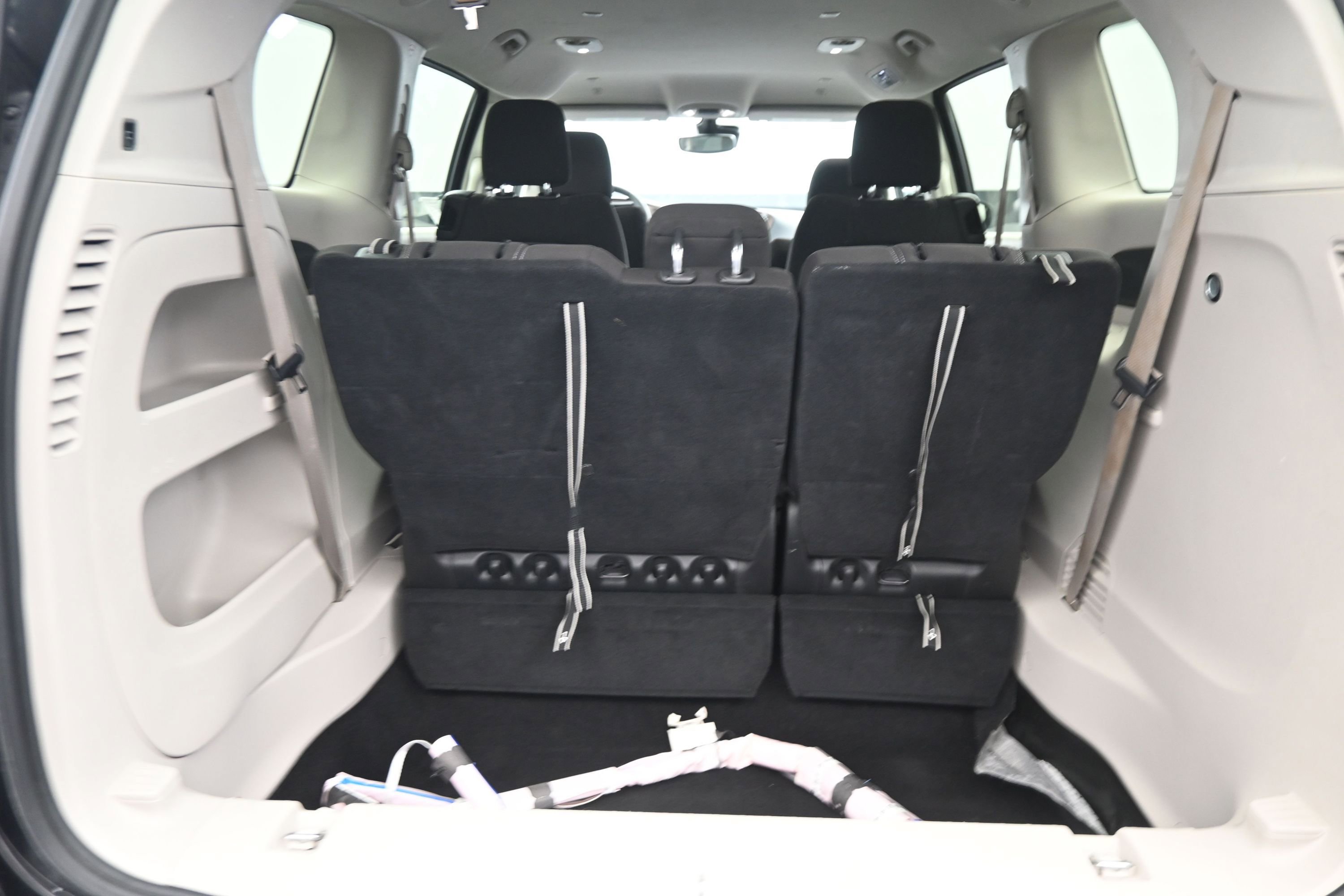 Used 2023 Chrysler Voyager LX FWD image 17