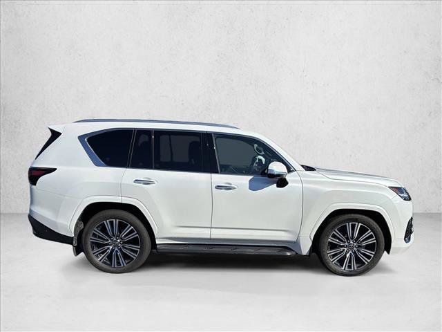 Used 2024 Lexus LX 600 4WD w/ Luxury Package image 4