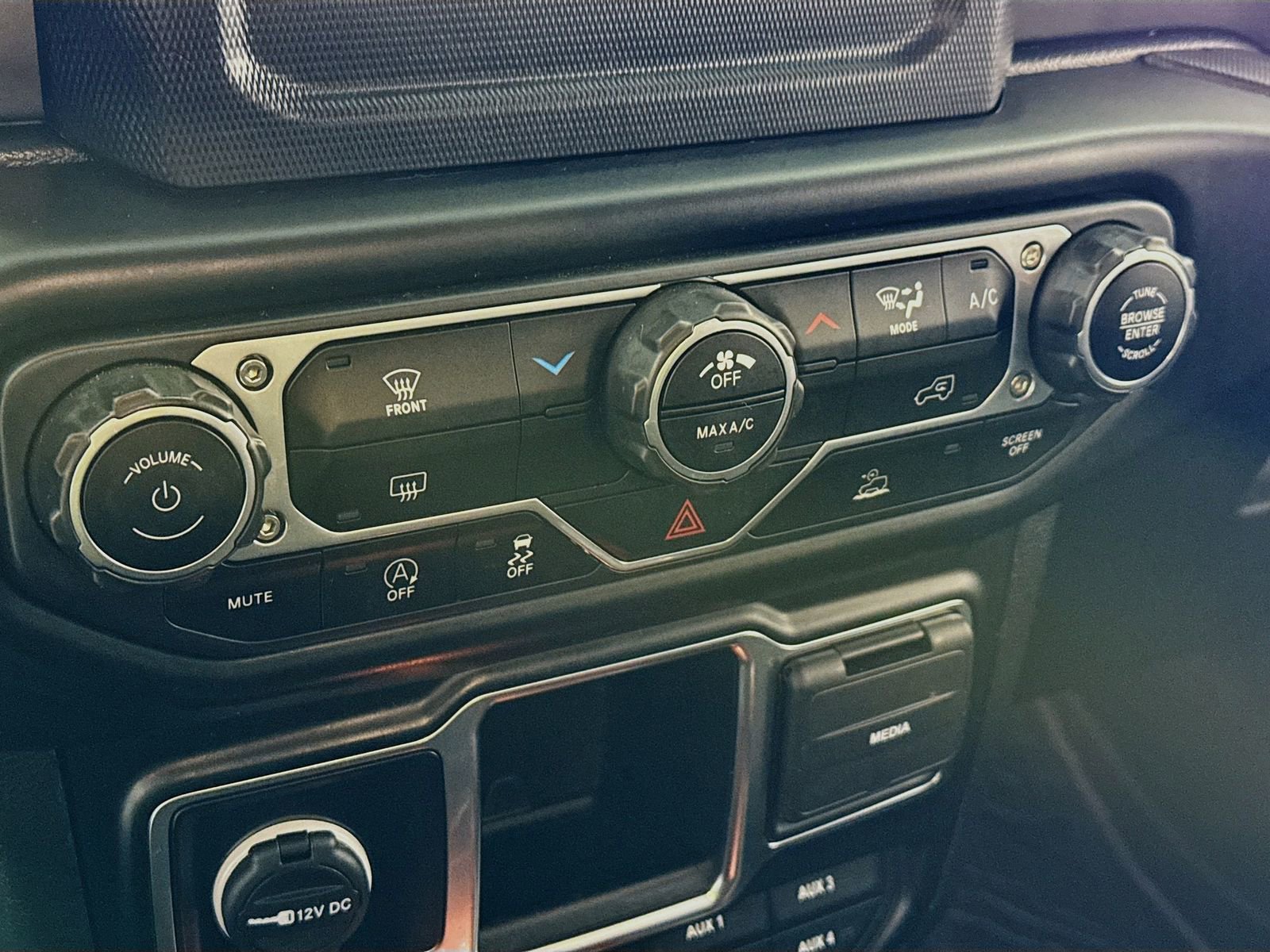 Used 2022 Jeep Wrangler Sport image 13