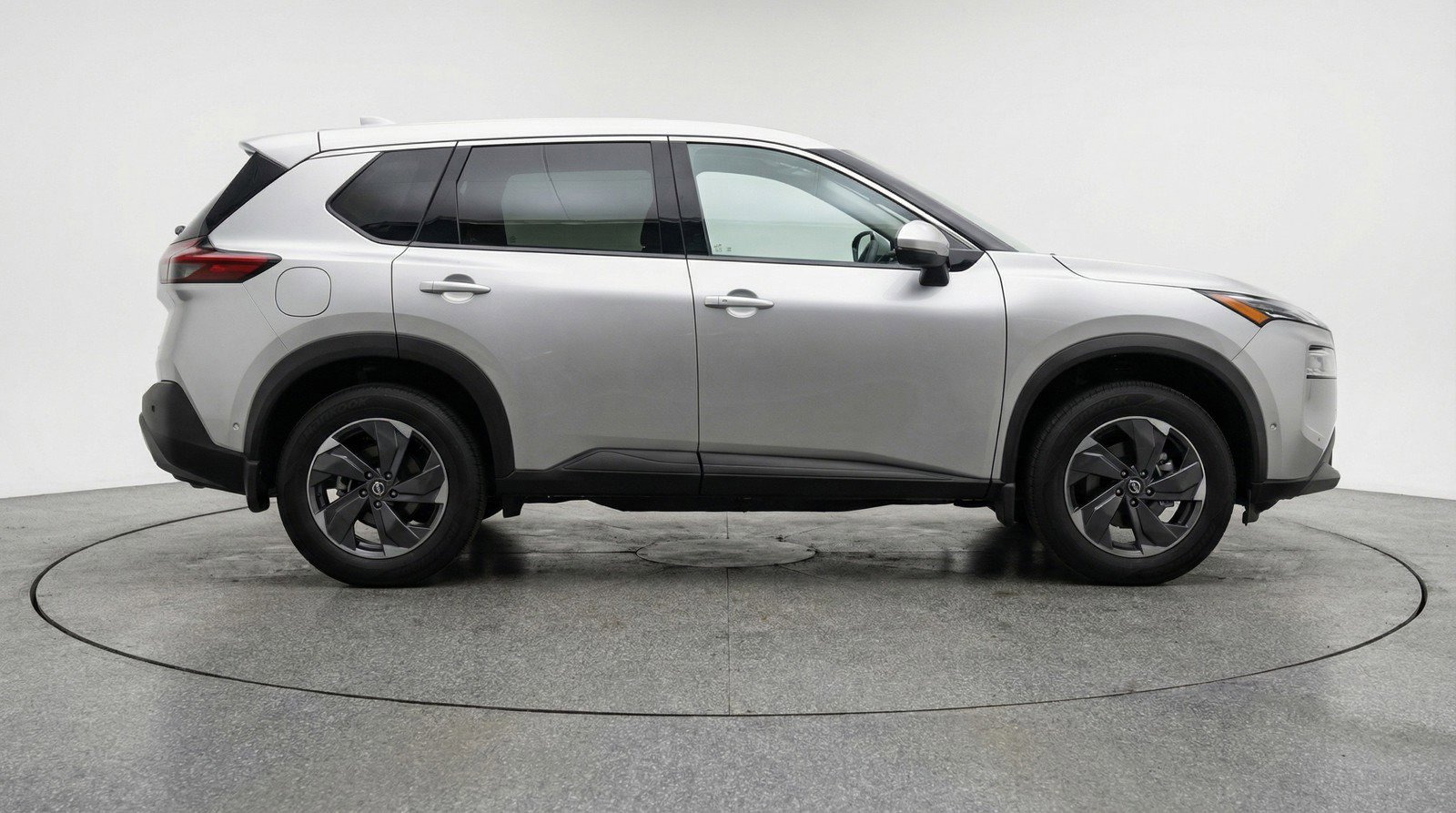 Used 2025 Nissan Rogue SV AWD/4WD image 11
