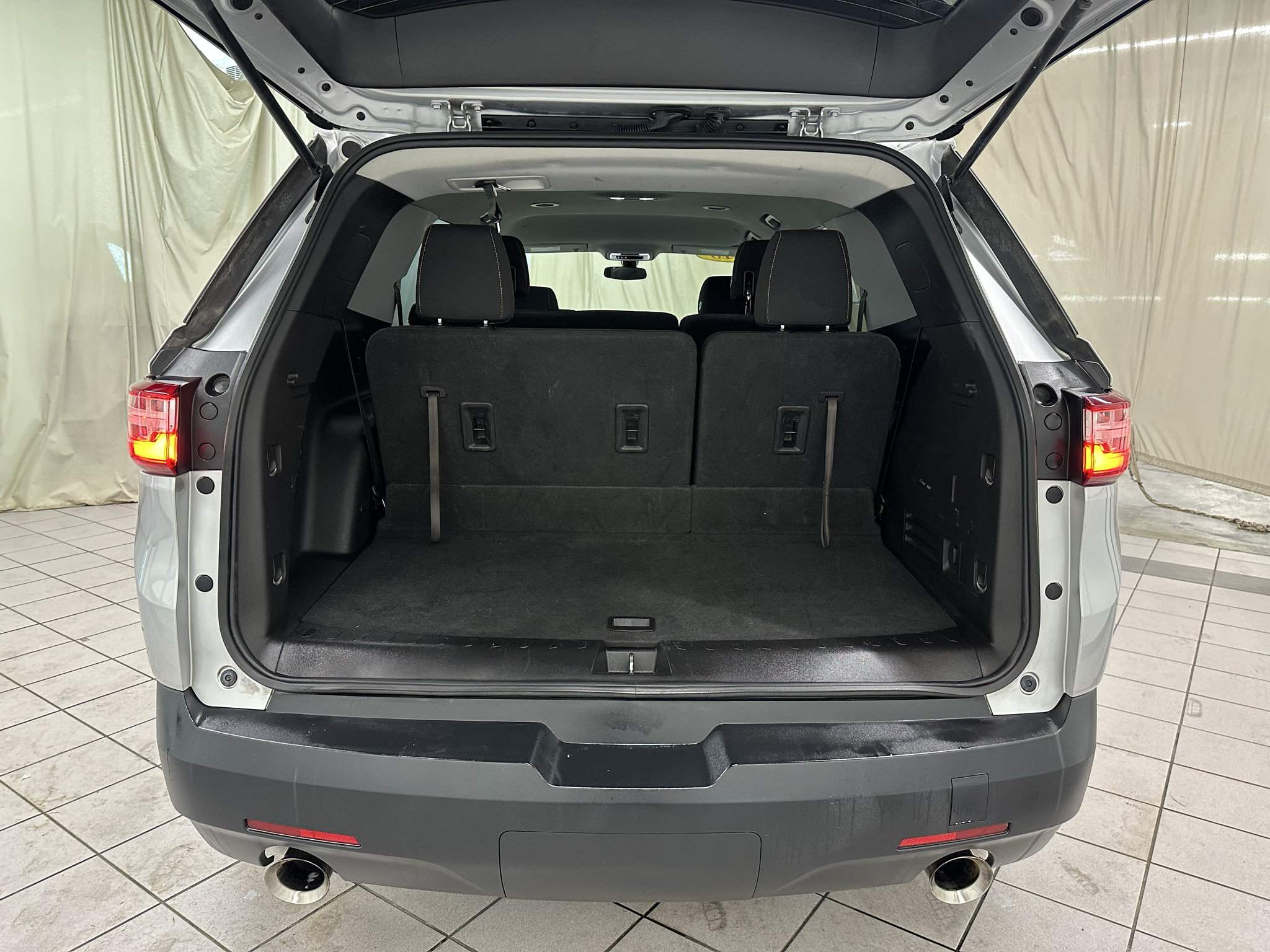 Used 2018 Chevrolet Traverse LS FWD image 8