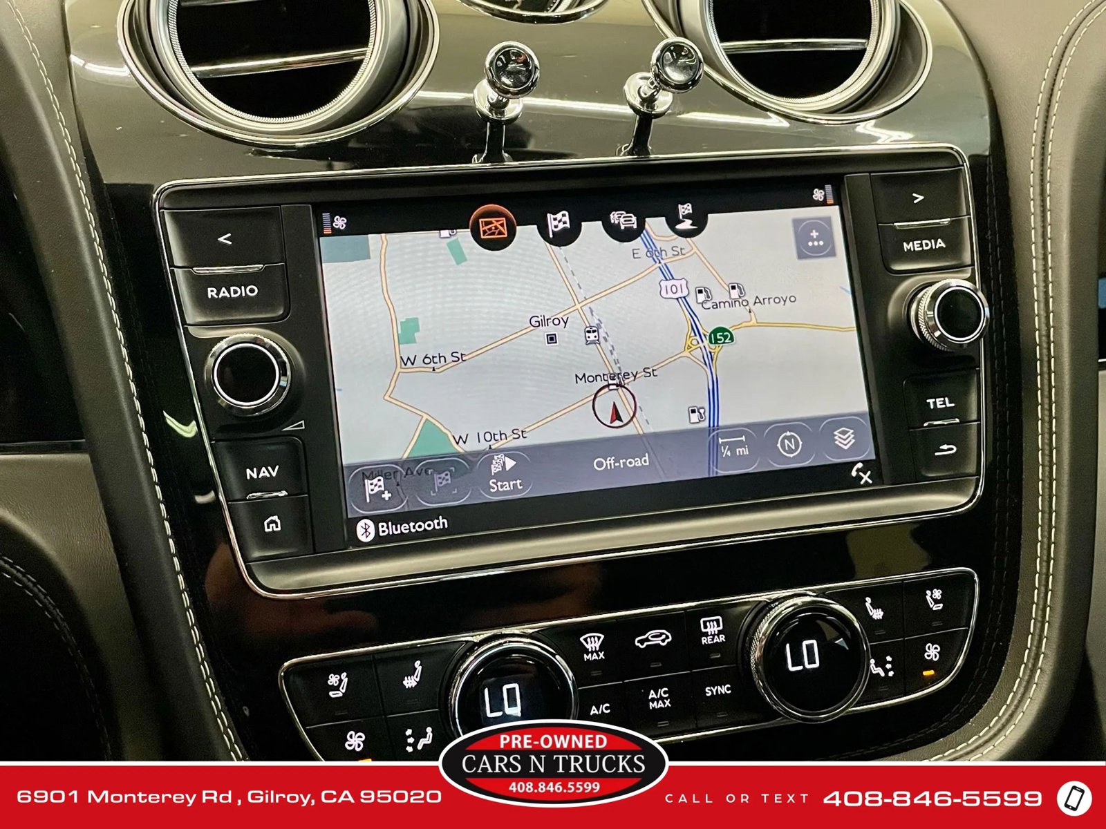 Used 2017 Bentley Bentayga AWD/4WD image 25