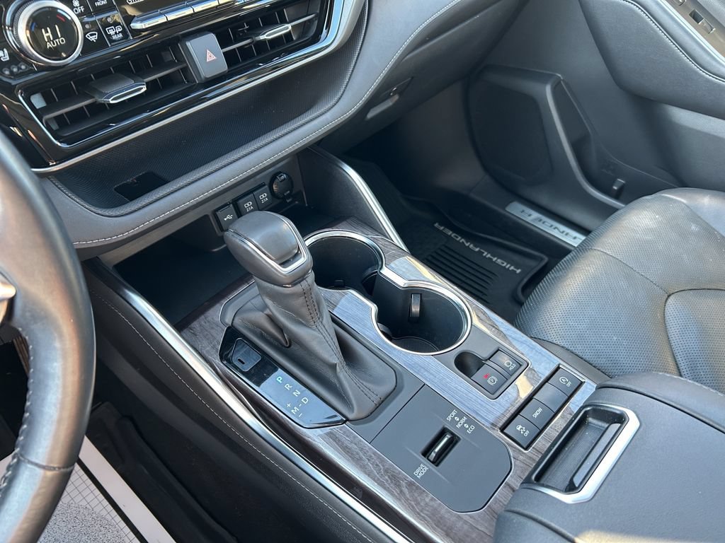 Used 2020 Toyota Highlander Limited FWD image 23