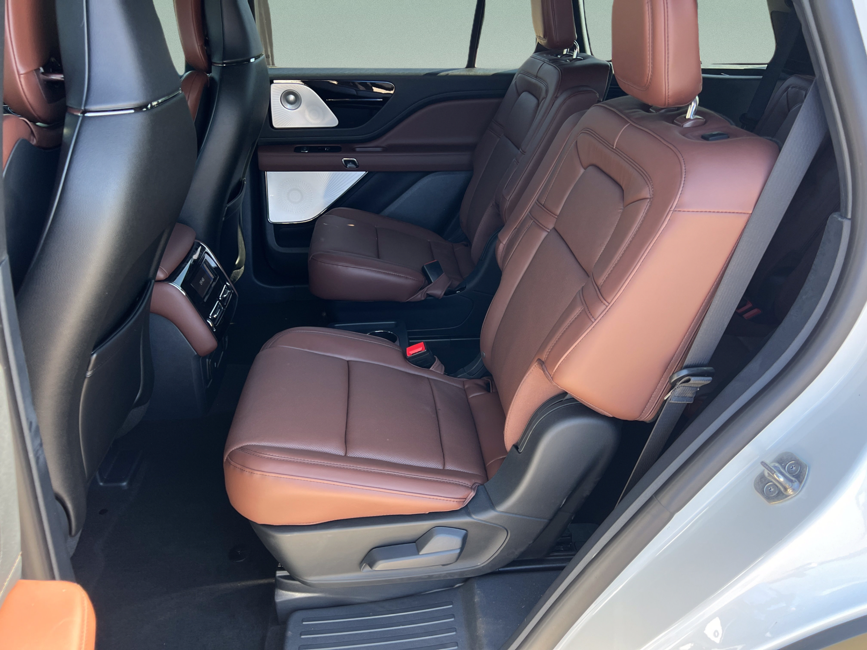 New 2026 Lincoln Aviator Reserve w/ Luxury Package RWD image 23