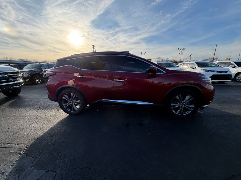 Used 2018 Nissan Murano SV image 2