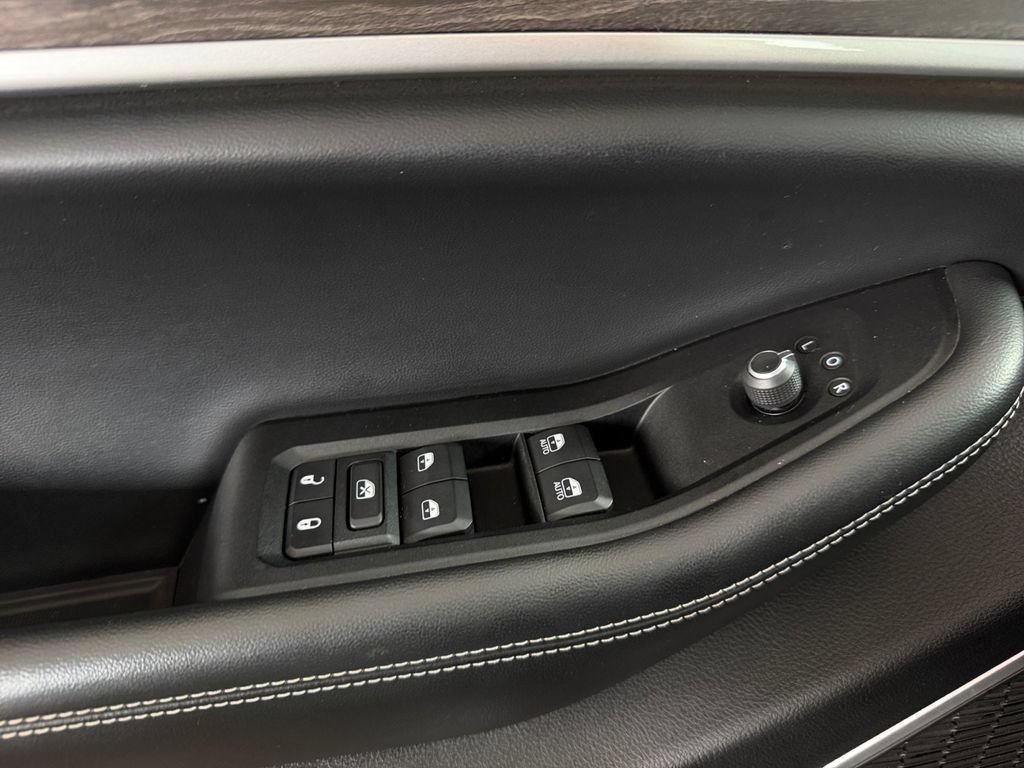 Used 2022 Jeep Grand Cherokee L Limited AWD/4WD image 25