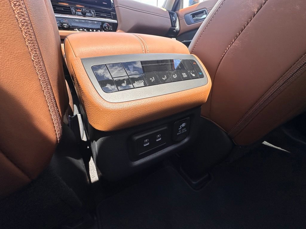 New 2026 Nissan Pathfinder Platinum AWD/4WD image 17
