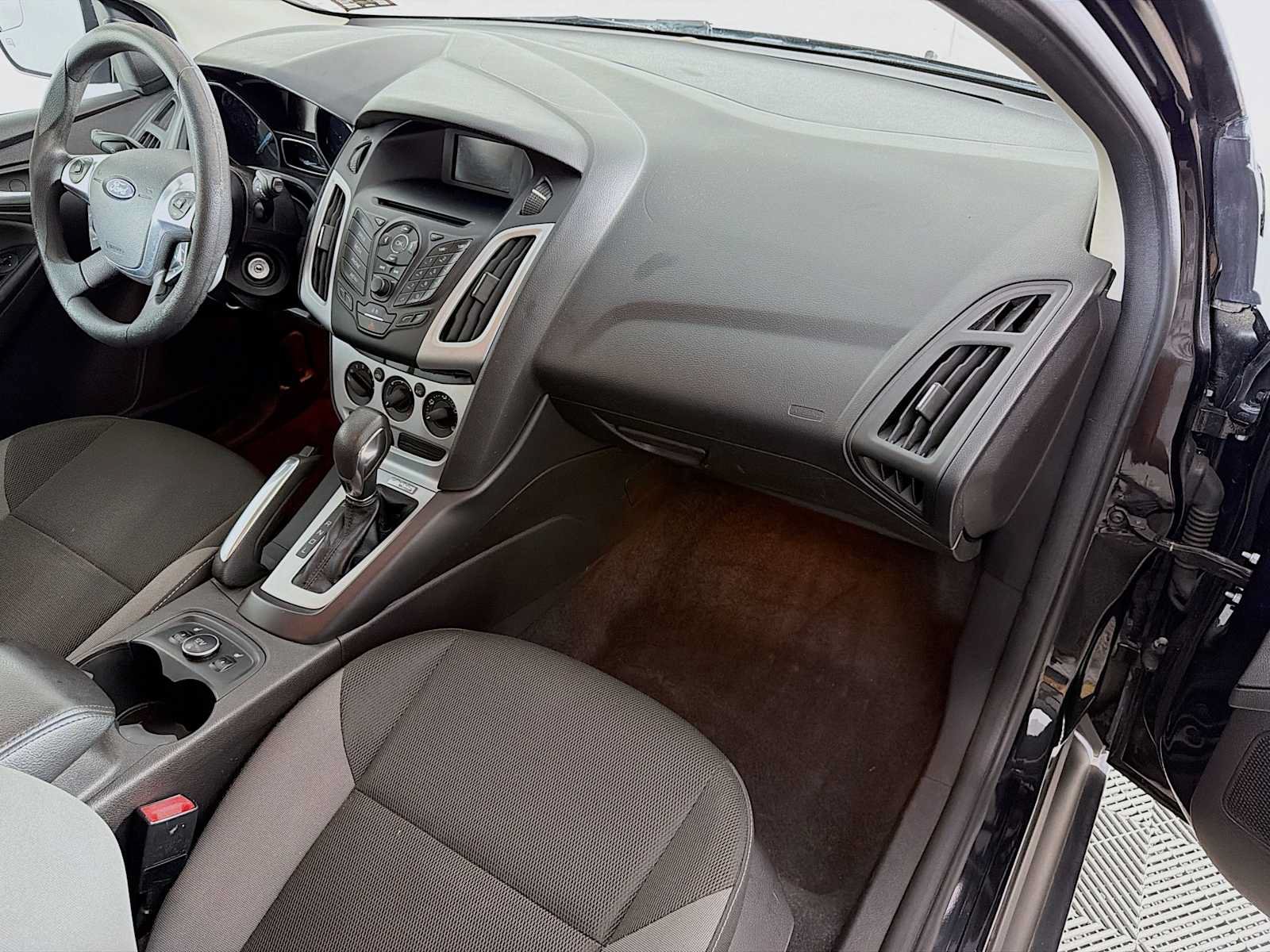 Used 2013 Ford Focus SE w/ SE Winter Pkg FWD image 25