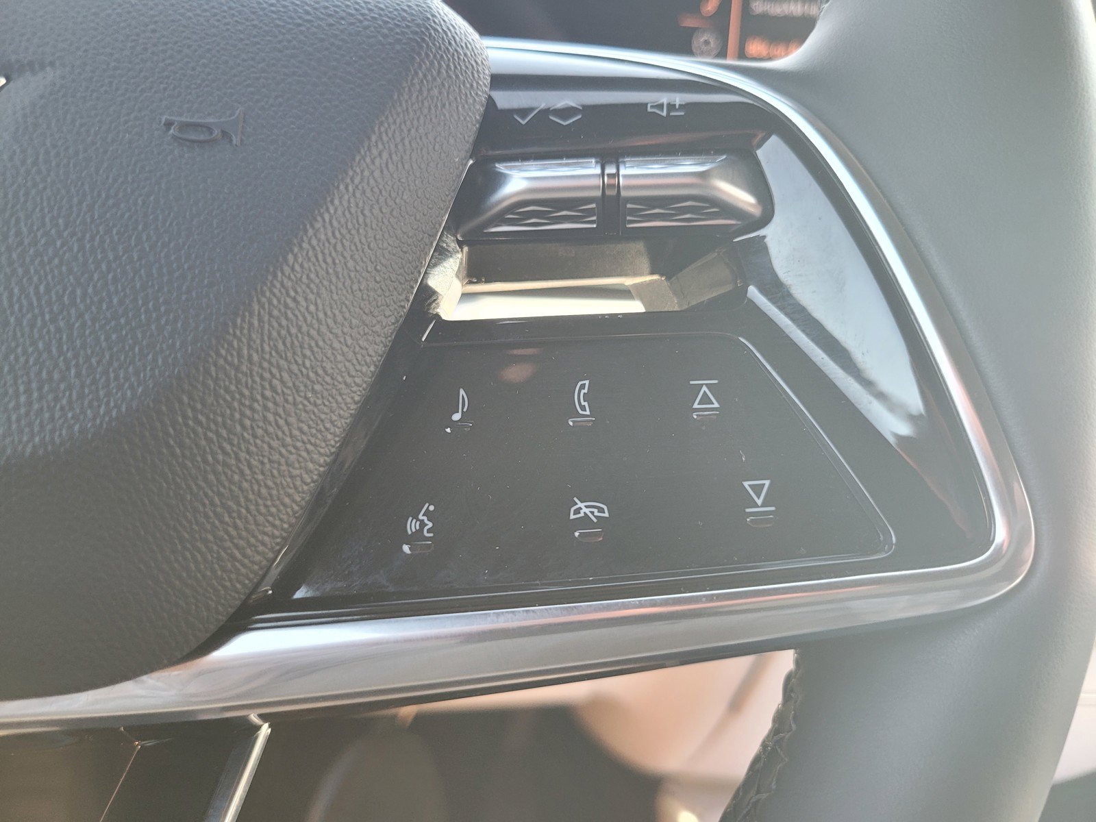 Certified 2024 Cadillac Lyriq Sport AWD/4WD image 23