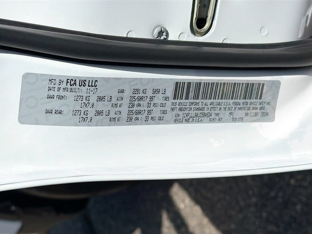 Used 2018 Jeep Cherokee Latitude Plus w/ Cold Weather Group FWD image 33