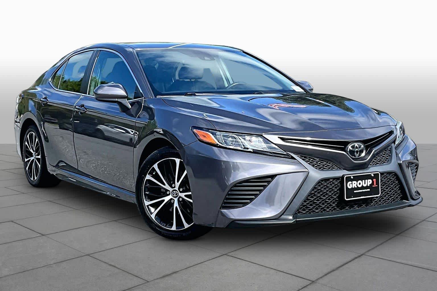 Used 2019 Toyota Camry SE FWD image 3