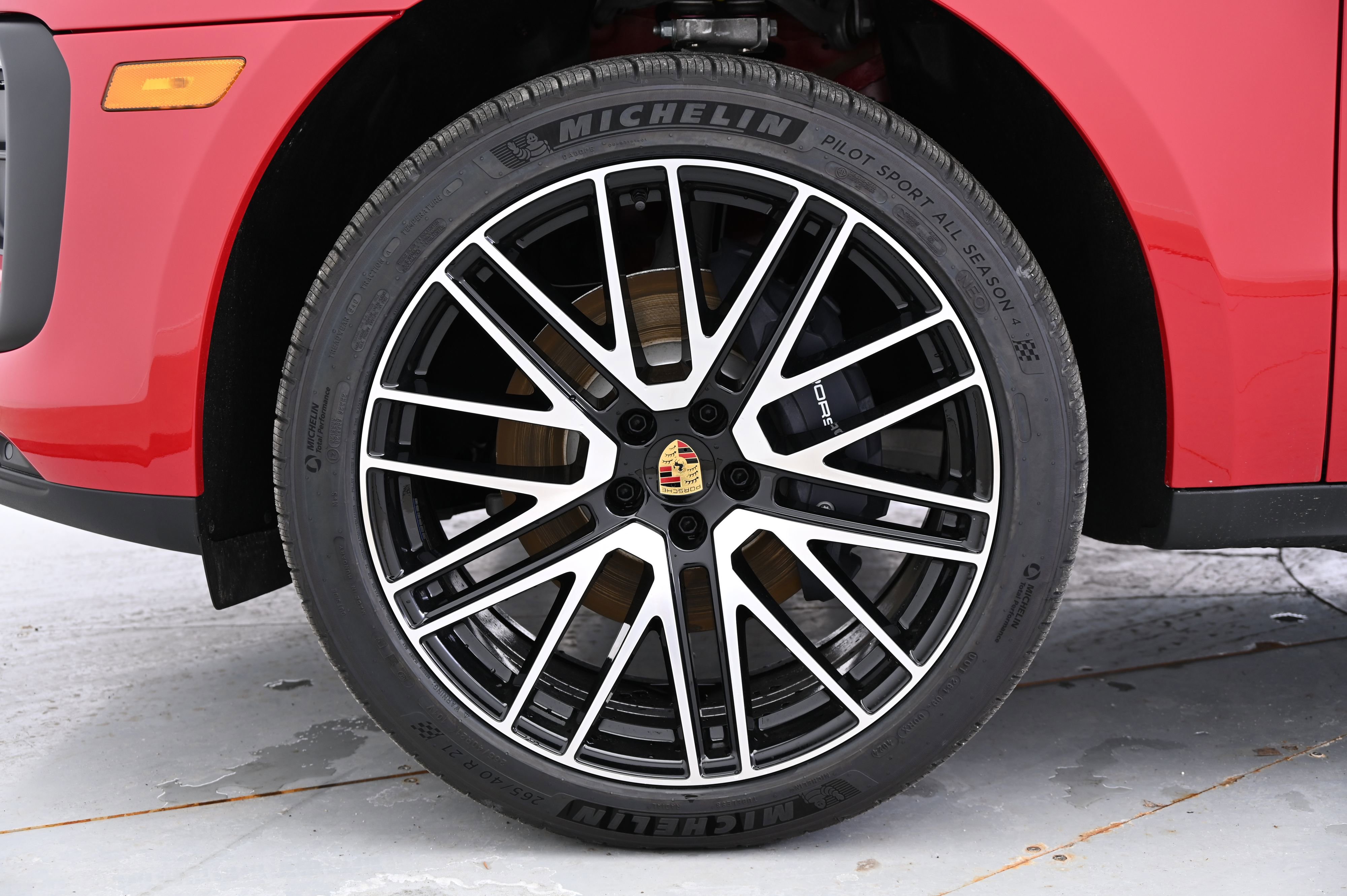 Used 2025 Porsche Macan image 15