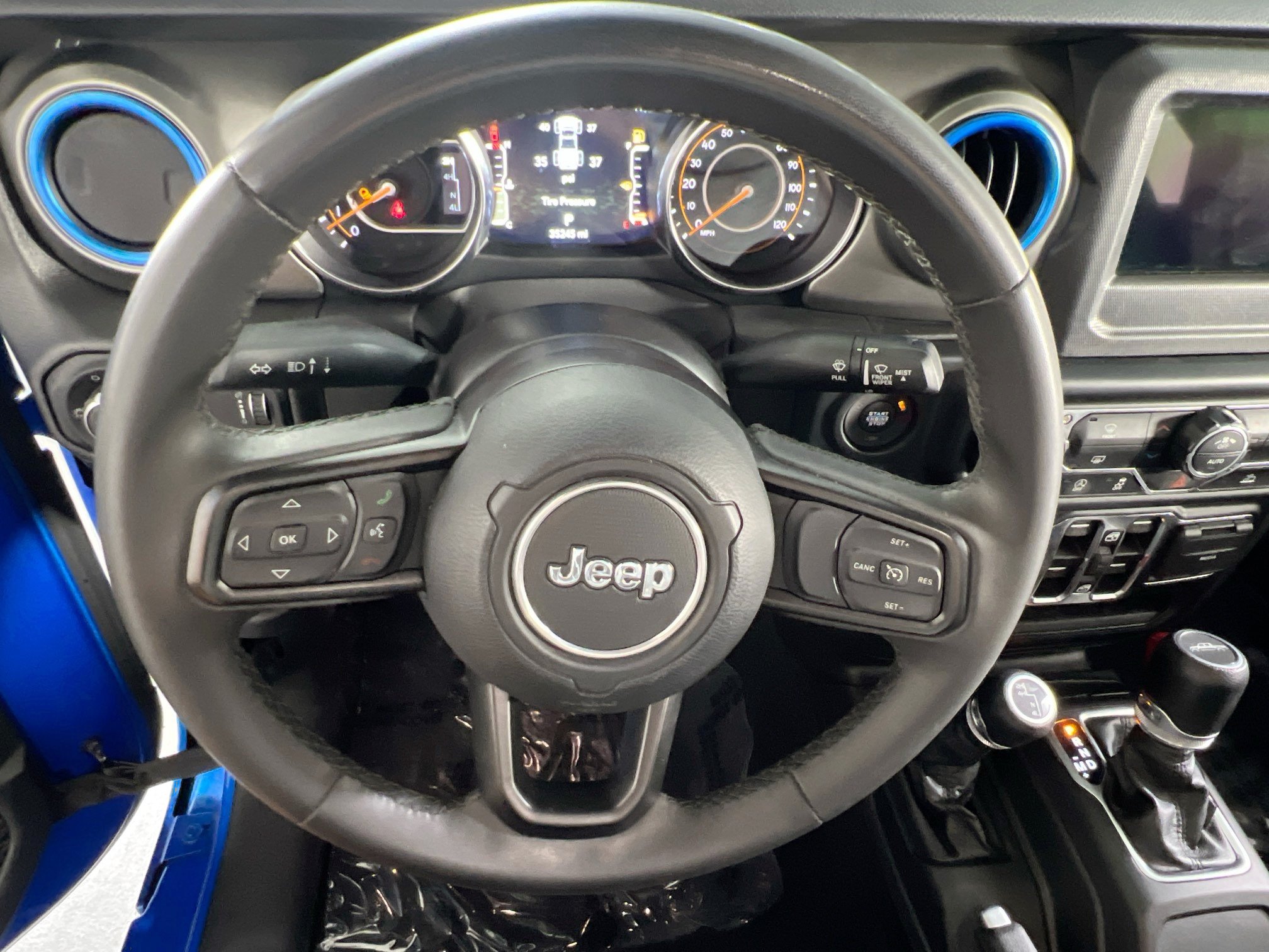 Used 2023 Jeep Gladiator Sport AWD/4WD image 11