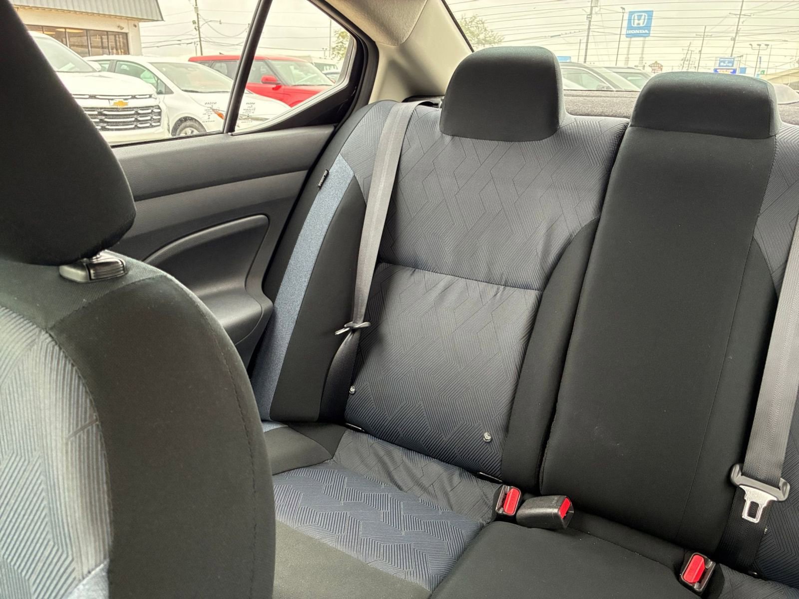 Used 2025 Nissan Versa SV image 31