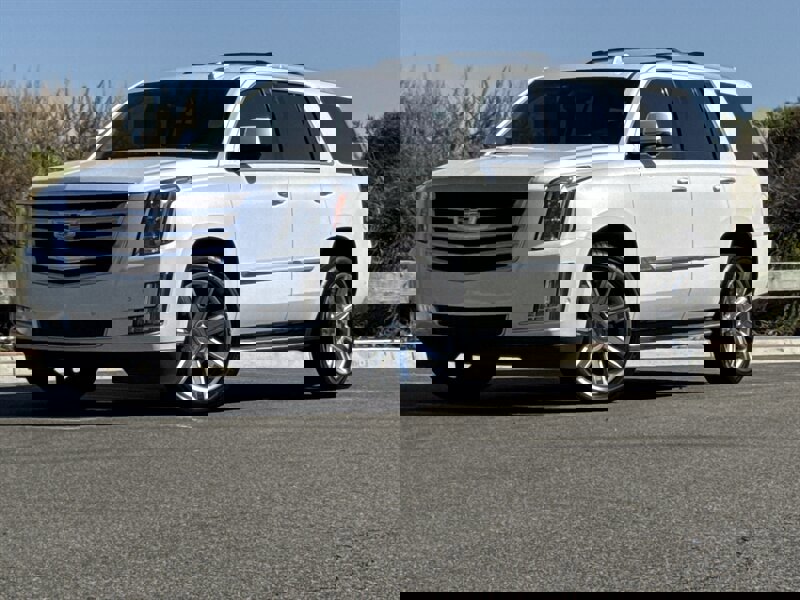 Used 2017 Cadillac Escalade Luxury image 1