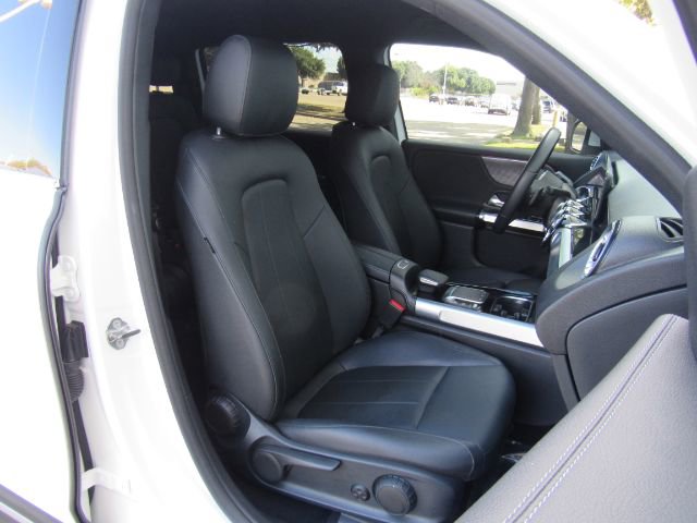 Used 2022 Mercedes-Benz EQB 300 4MATIC w/ Exclusive Package image 19