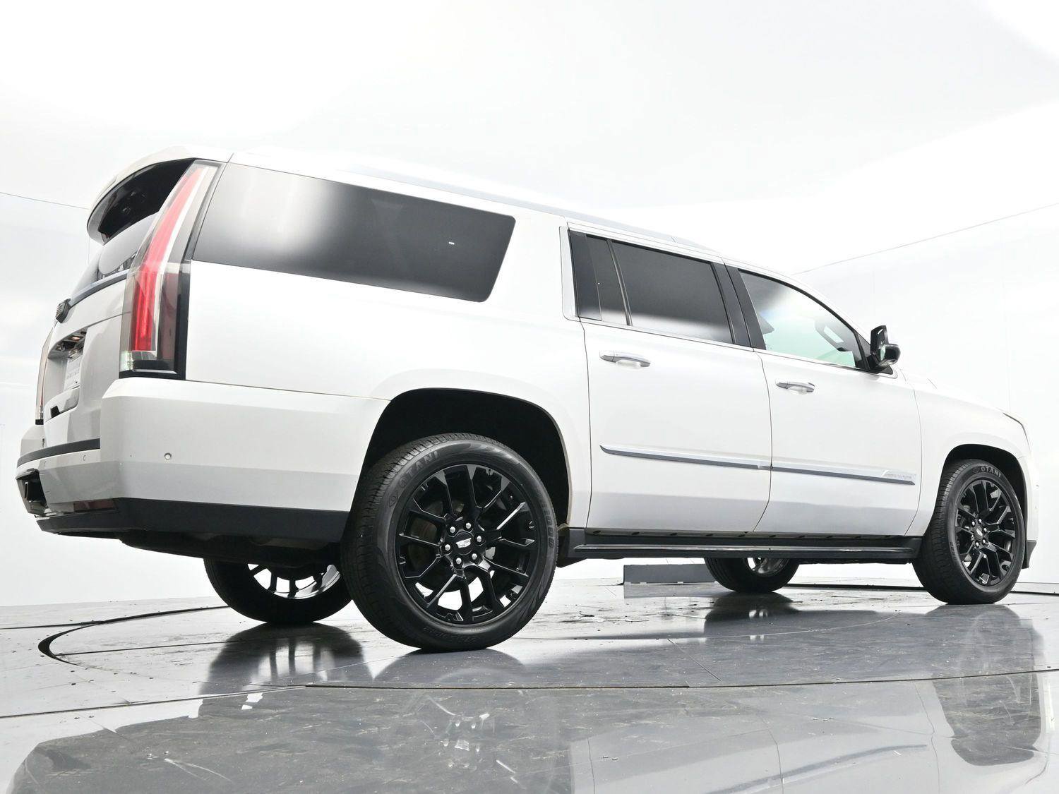 Used 2017 Cadillac Escalade ESV Luxury image 61