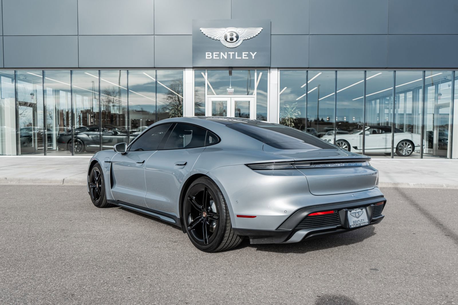 Used 2025 Porsche Taycan image 8