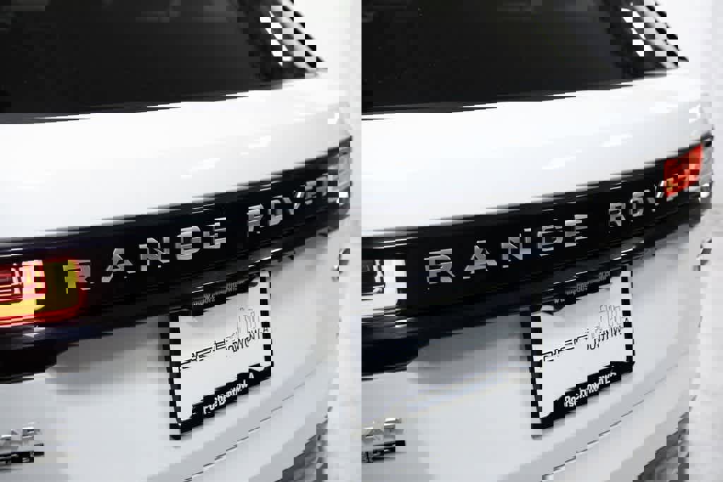 Used 2018 Land Rover Range Rover Velar S image 32