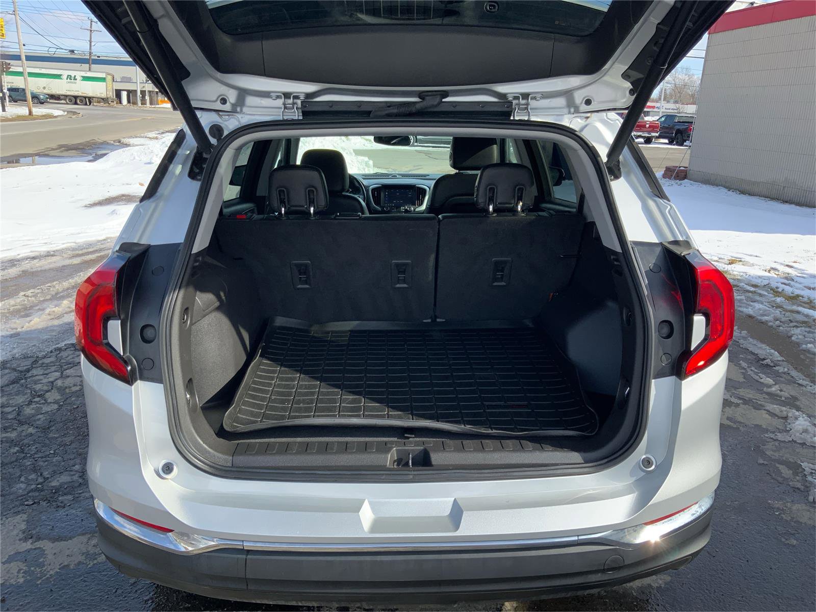 Used 2019 GMC Terrain SLT w/ Preferred Package image 12