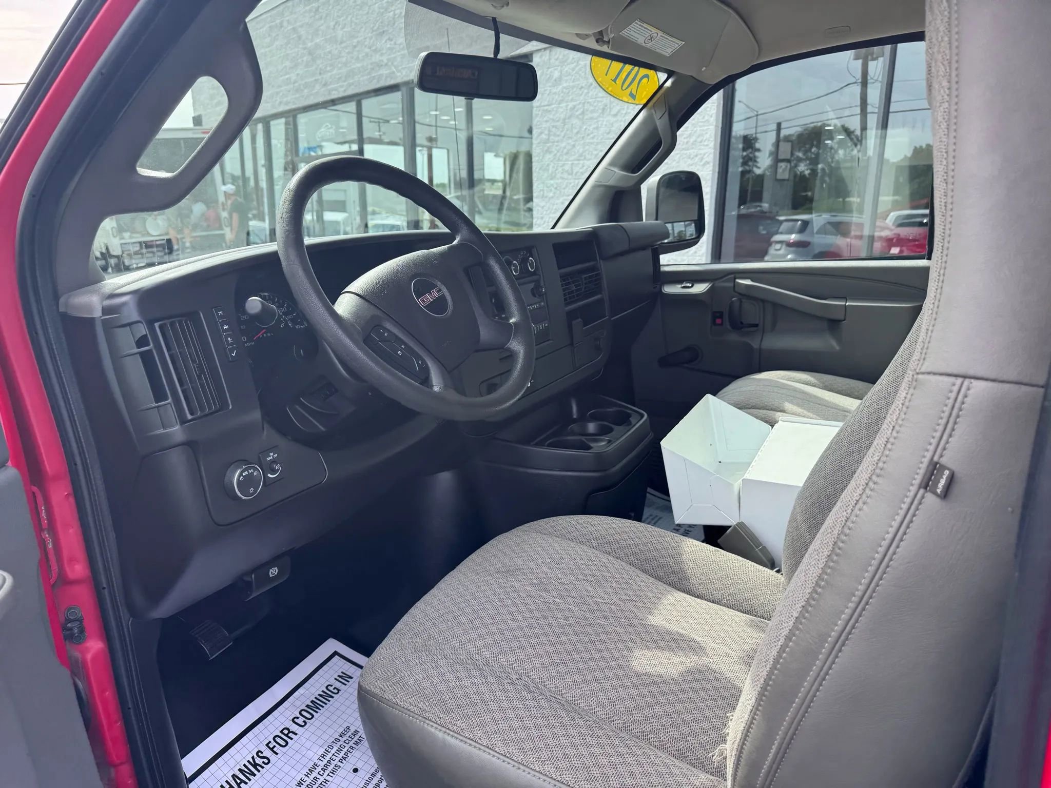 Used 2017 GMC Savana 3500 Regular Van 3D image 9