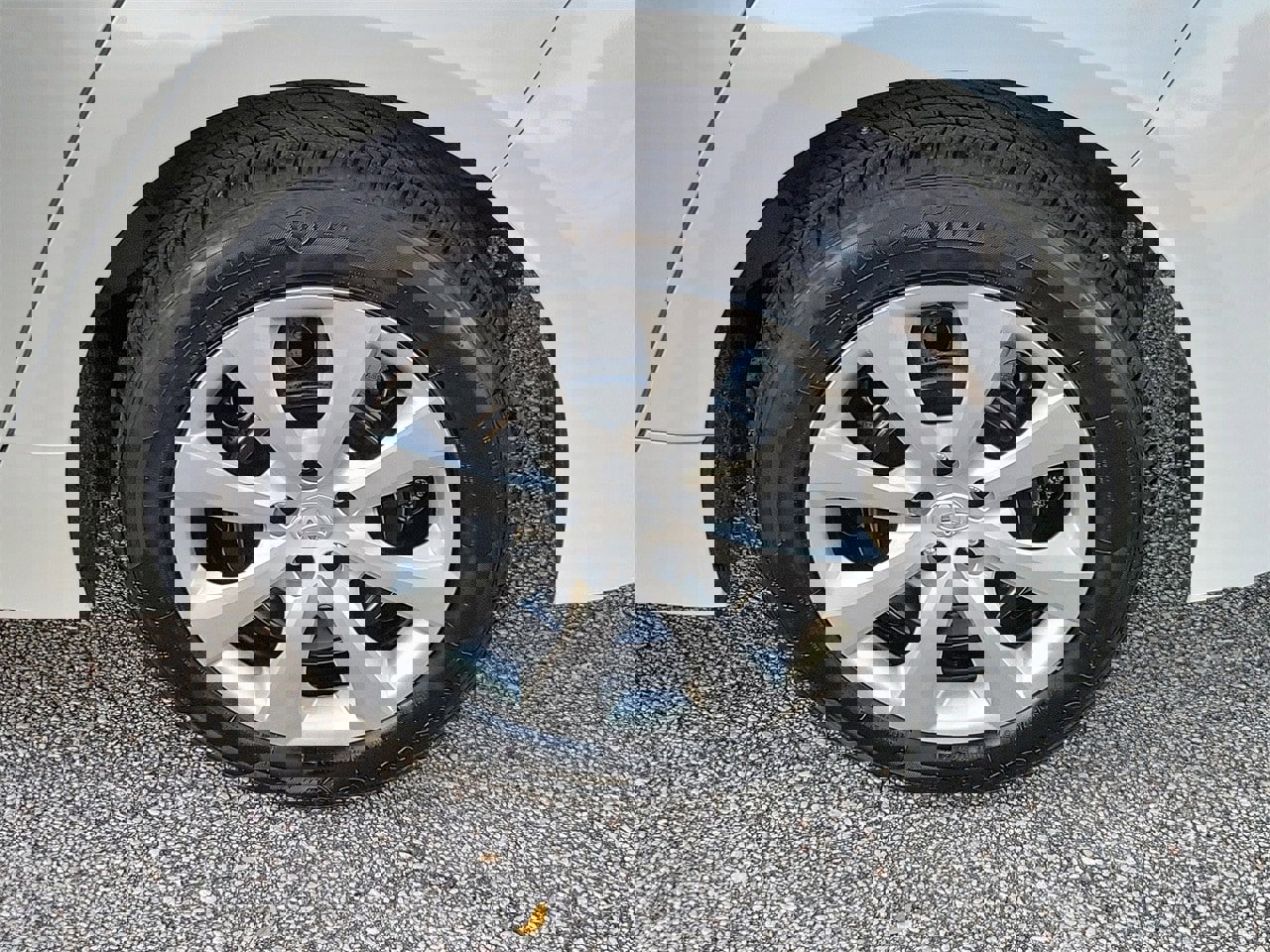 Used 2025 Toyota Corolla LE image 5