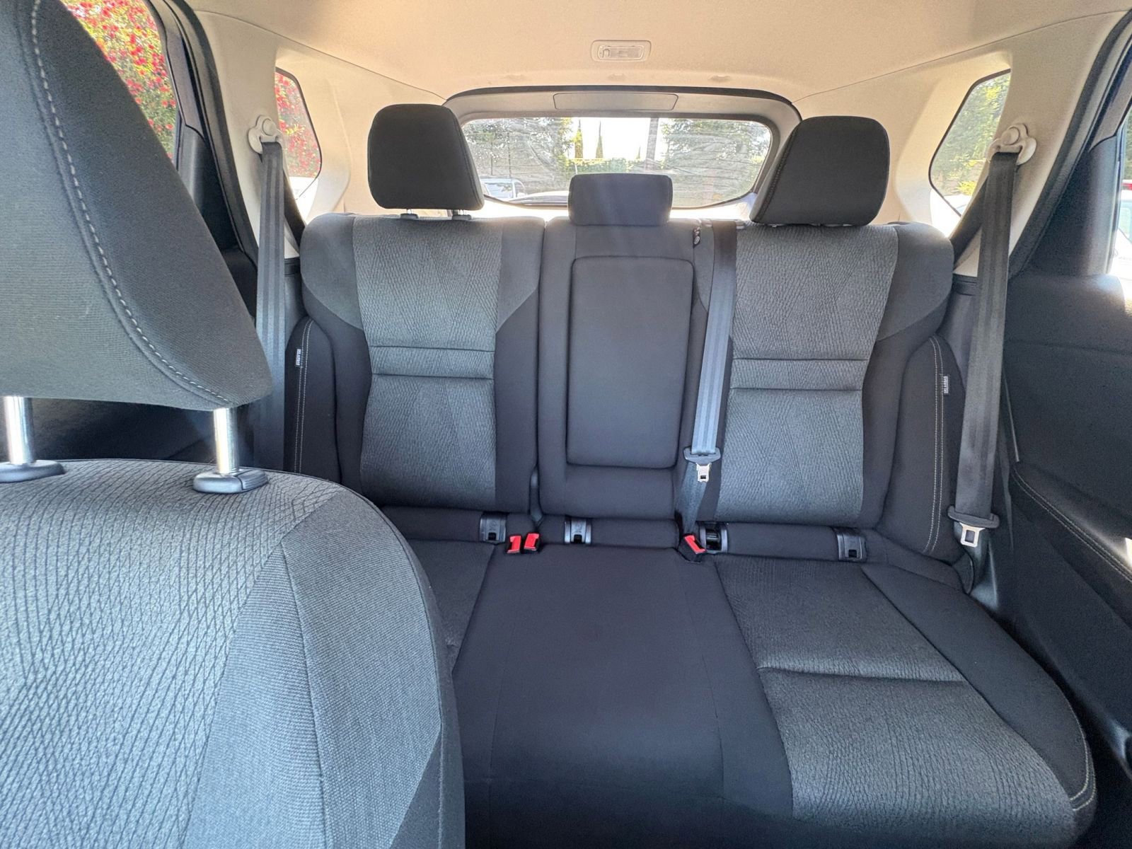 Used 2025 Nissan Rogue SV image 40