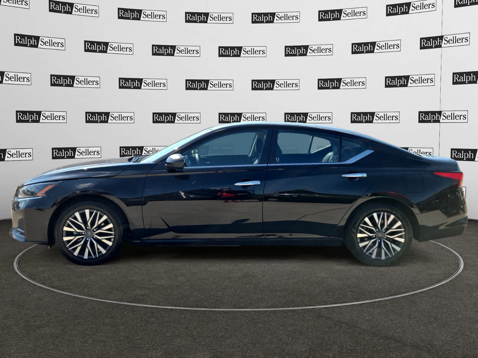 Used 2025 Nissan Altima 2.5 SV FWD image 3