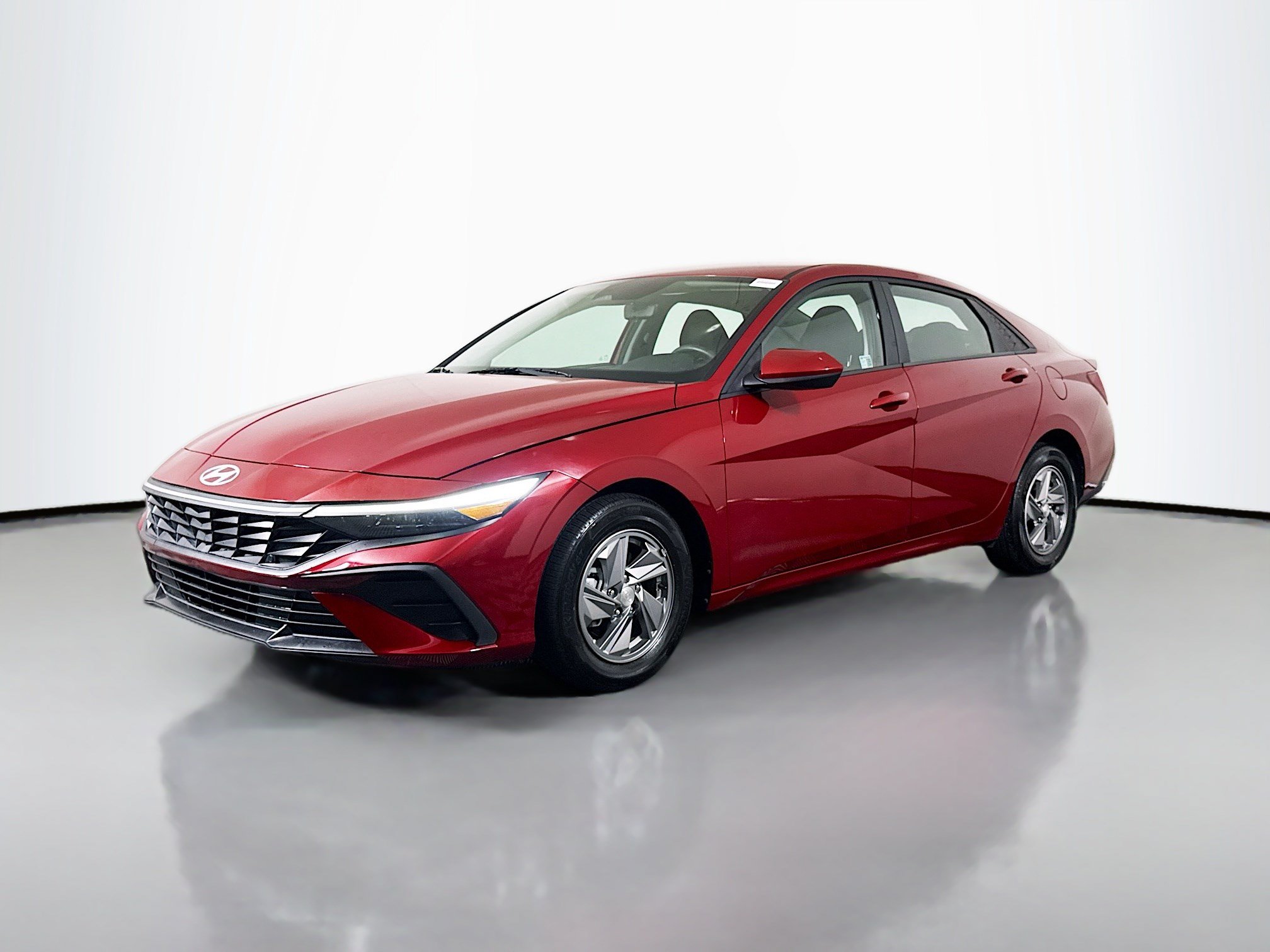 Used 2024 Hyundai Elantra SE FWD image 4