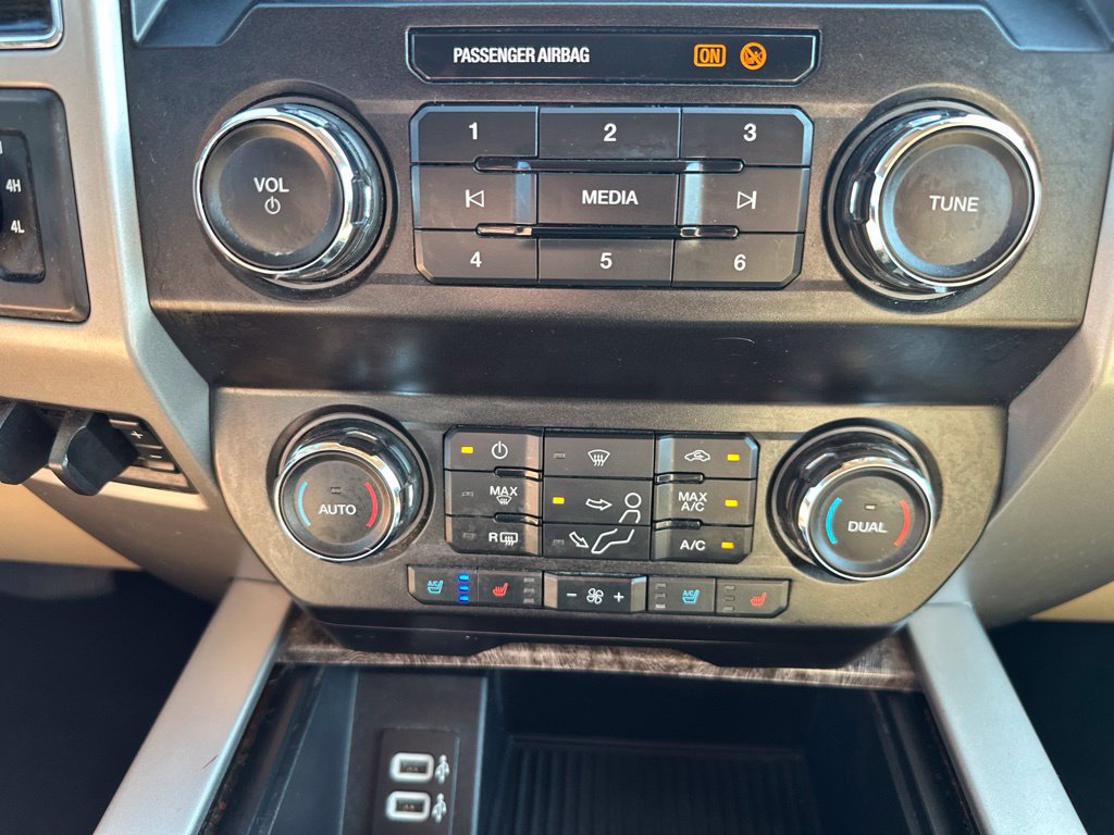 Used 2019 Ford F350 Lariat w/ Chrome Package AWD/4WD image 24