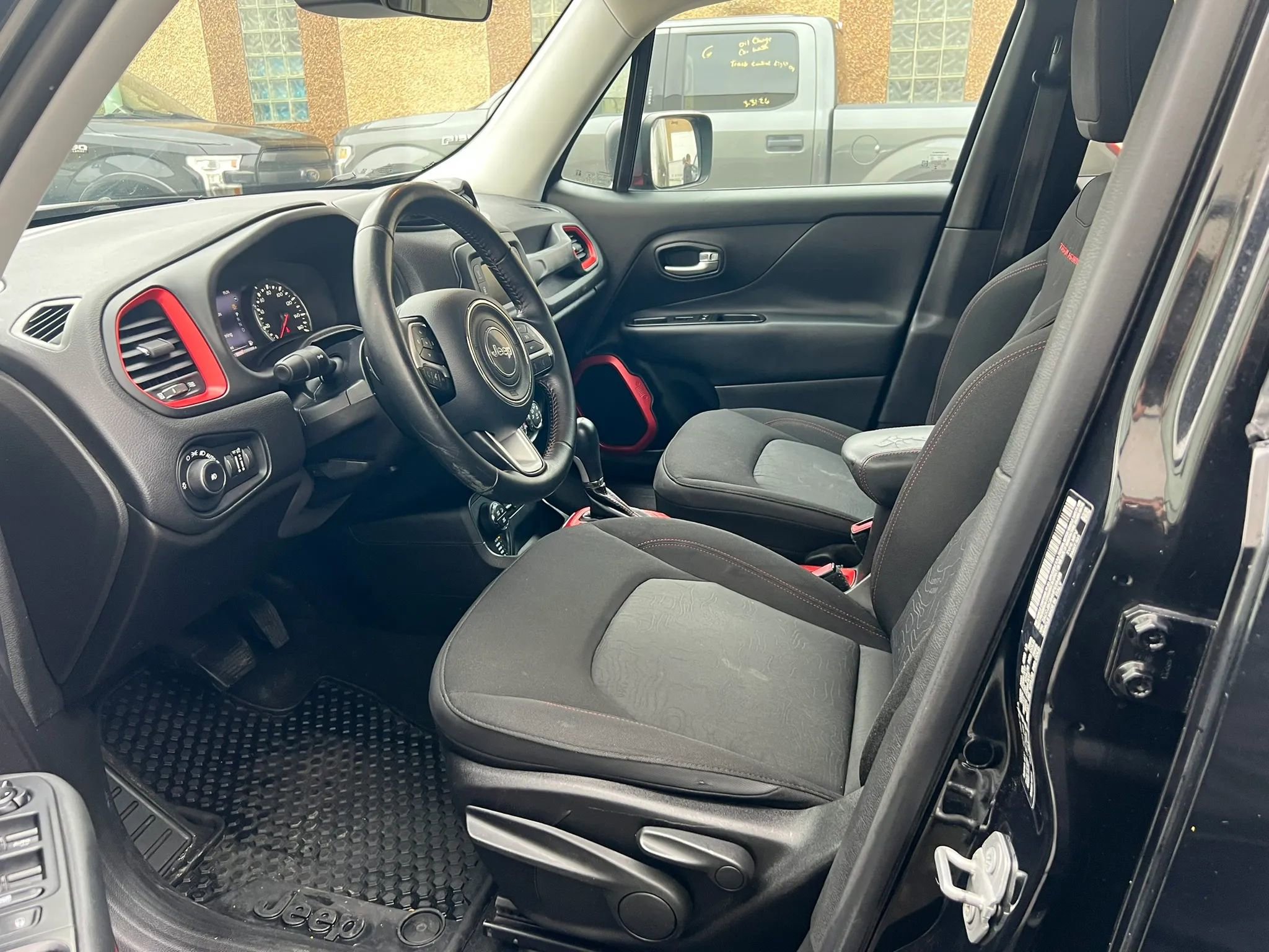 Used 2017 Jeep Renegade Trailhawk image 25