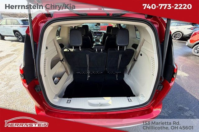 Used 2024 Chrysler Pacifica Touring-L image 23