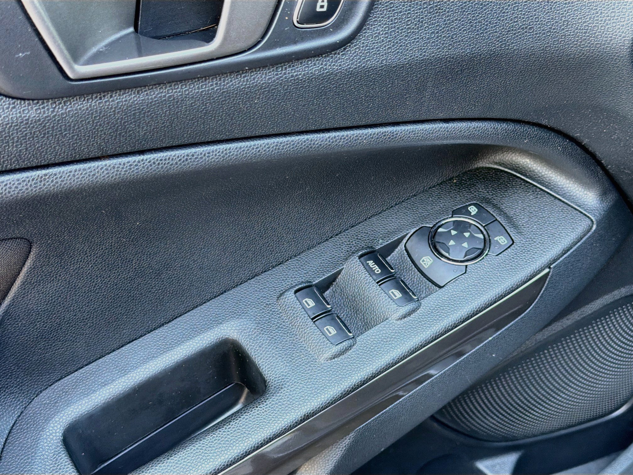 Used 2020 Ford EcoSport SE FWD image 14