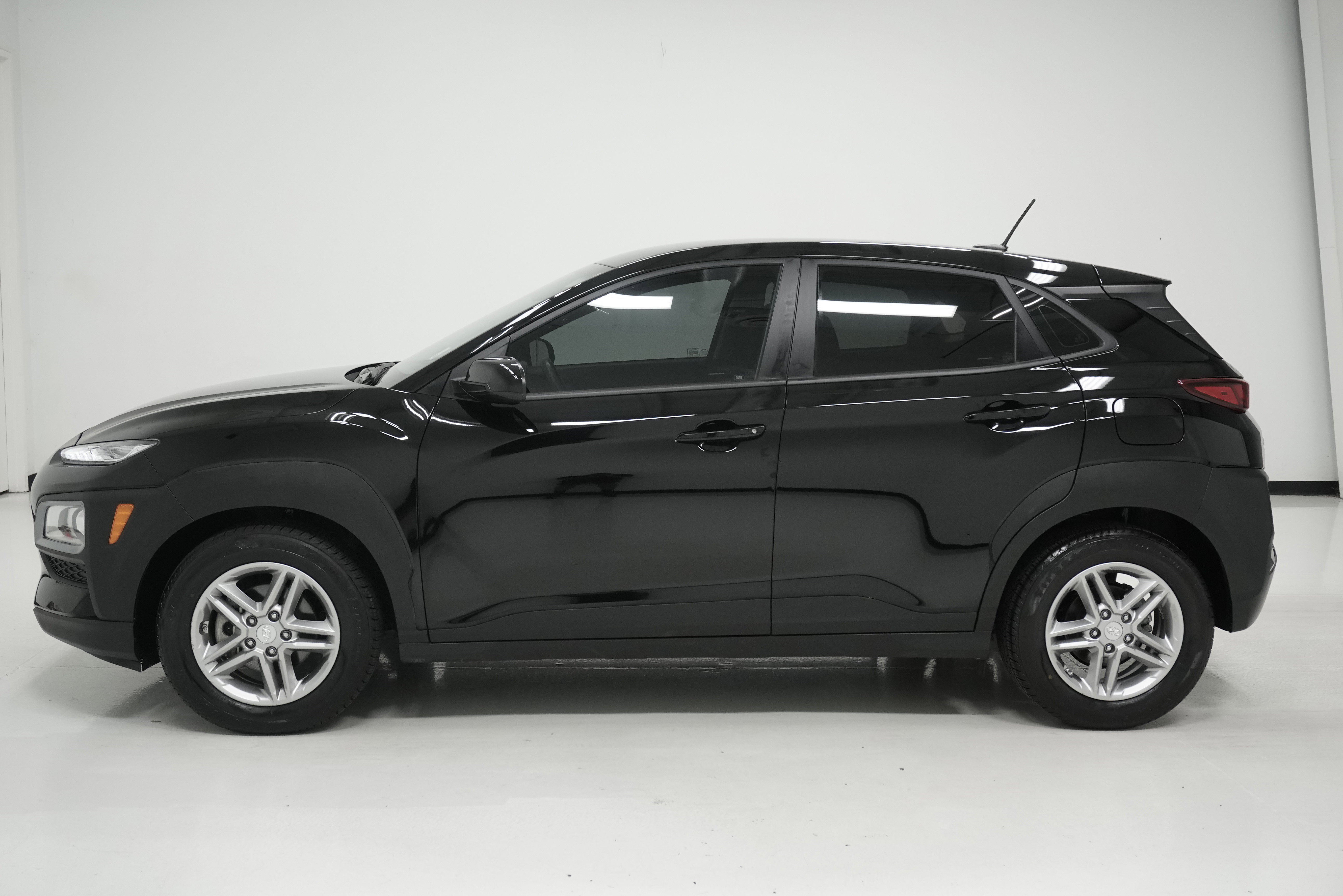 Used 2021 Hyundai Kona SE w/ Cargo Package image 7