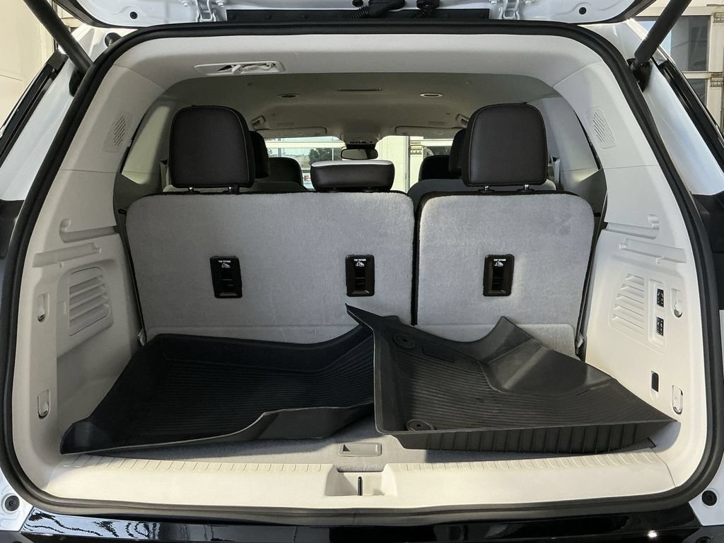 Used 2024 GMC Acadia Denali w/ LPO, Floor Liner Package AWD/4WD image 25