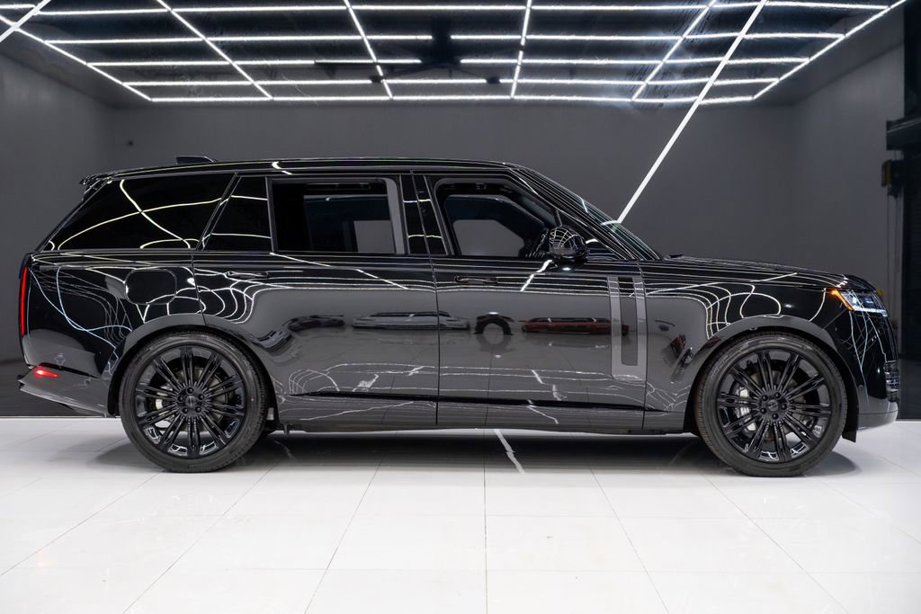 Used 2026 Land Rover Range Rover Long Wheelbase SE image 9