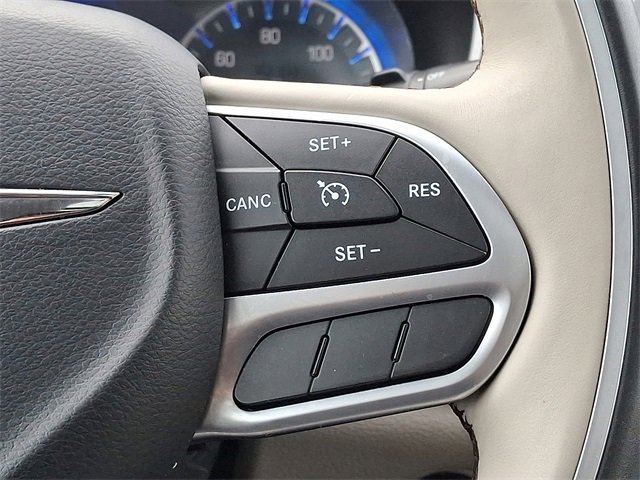 Used 2017 Chrysler Pacifica Limited image 24