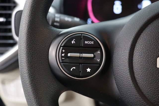 Used 2025 Kia Soul LX w/ LX Technology Package FWD image 21