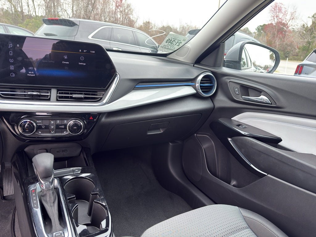 Used 2025 Chevrolet Trax LT w/ LT Convenience Package FWD image 25